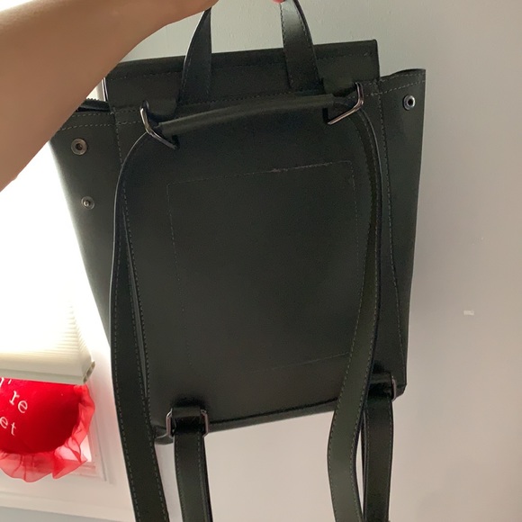 Vegan leather green backup & convertible purse - Picture 4 of 7